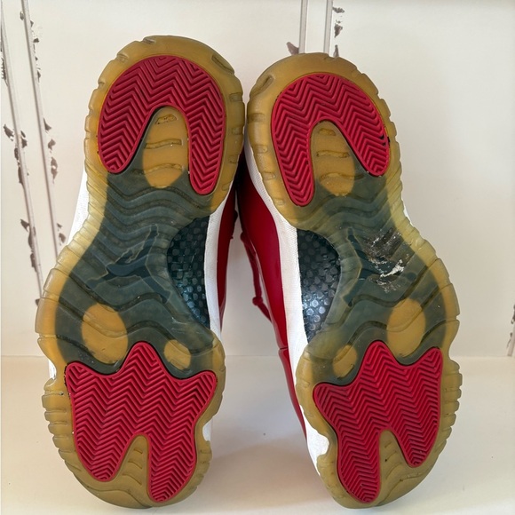 Nike Jordan 11 XI Men’s Red Sneakers in size 11.5 Win like 96 - Picture 4 of 8